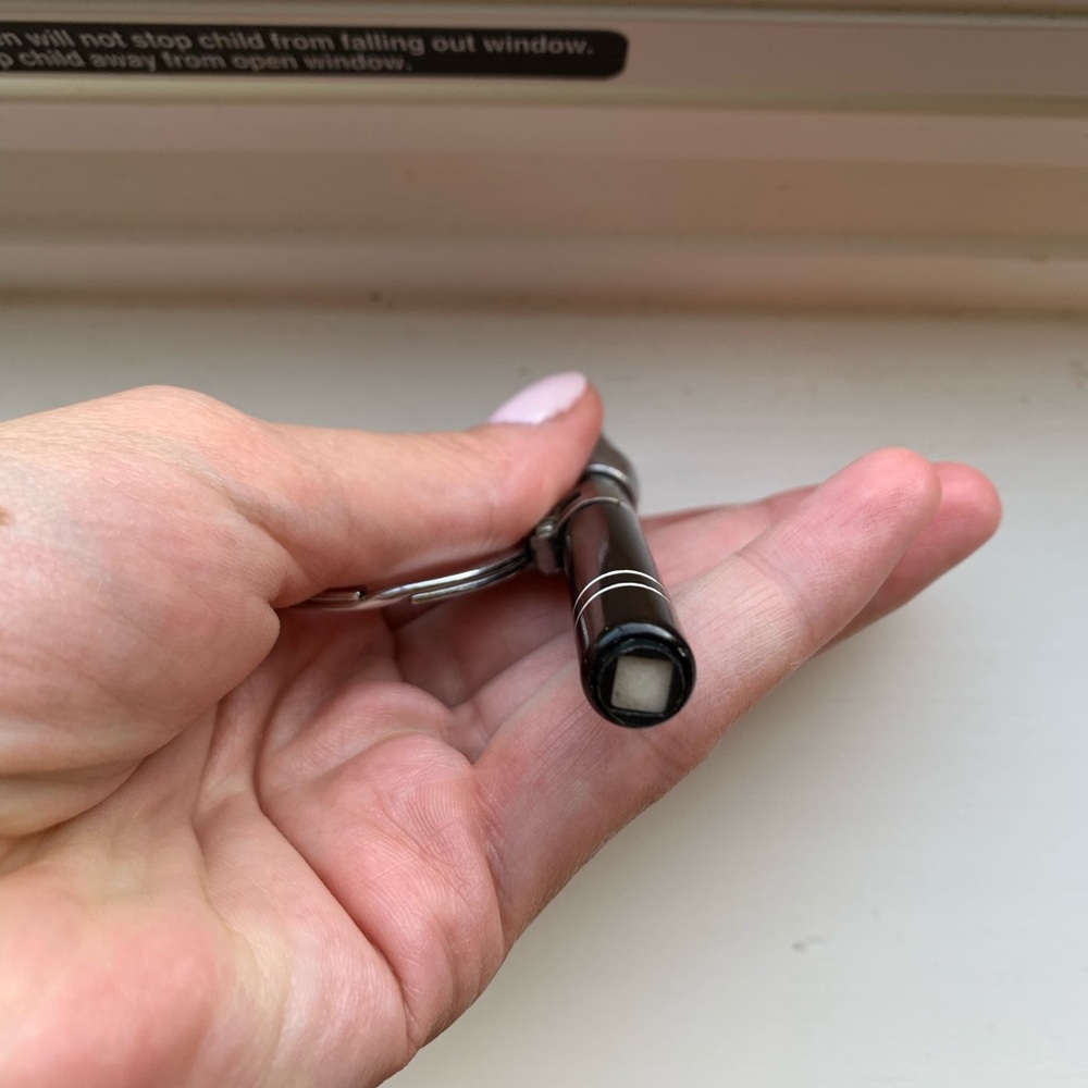 Portable pencil tire pressure gauge keychain - Picture 4 of 7